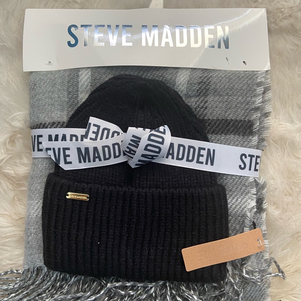 Steve Madden hat and scarf set
